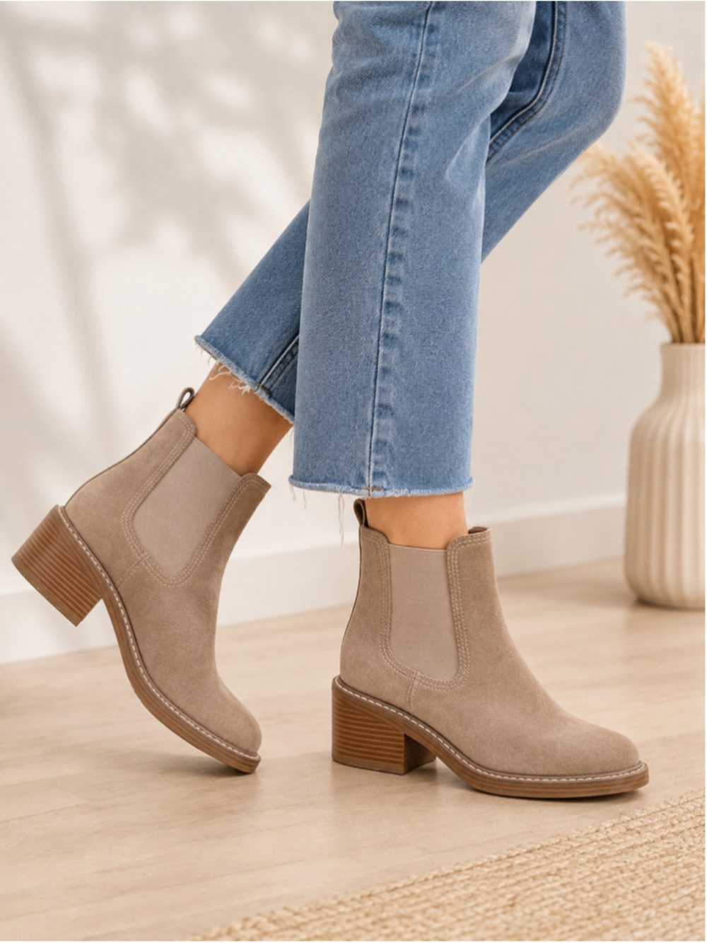 Steve Madden “Laurely” Suede Chelsea Booties – Light Taupe – Size 8.5